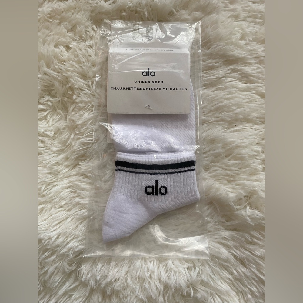 ALO Yoga White and Black Half-Crew
Socks Unisex
